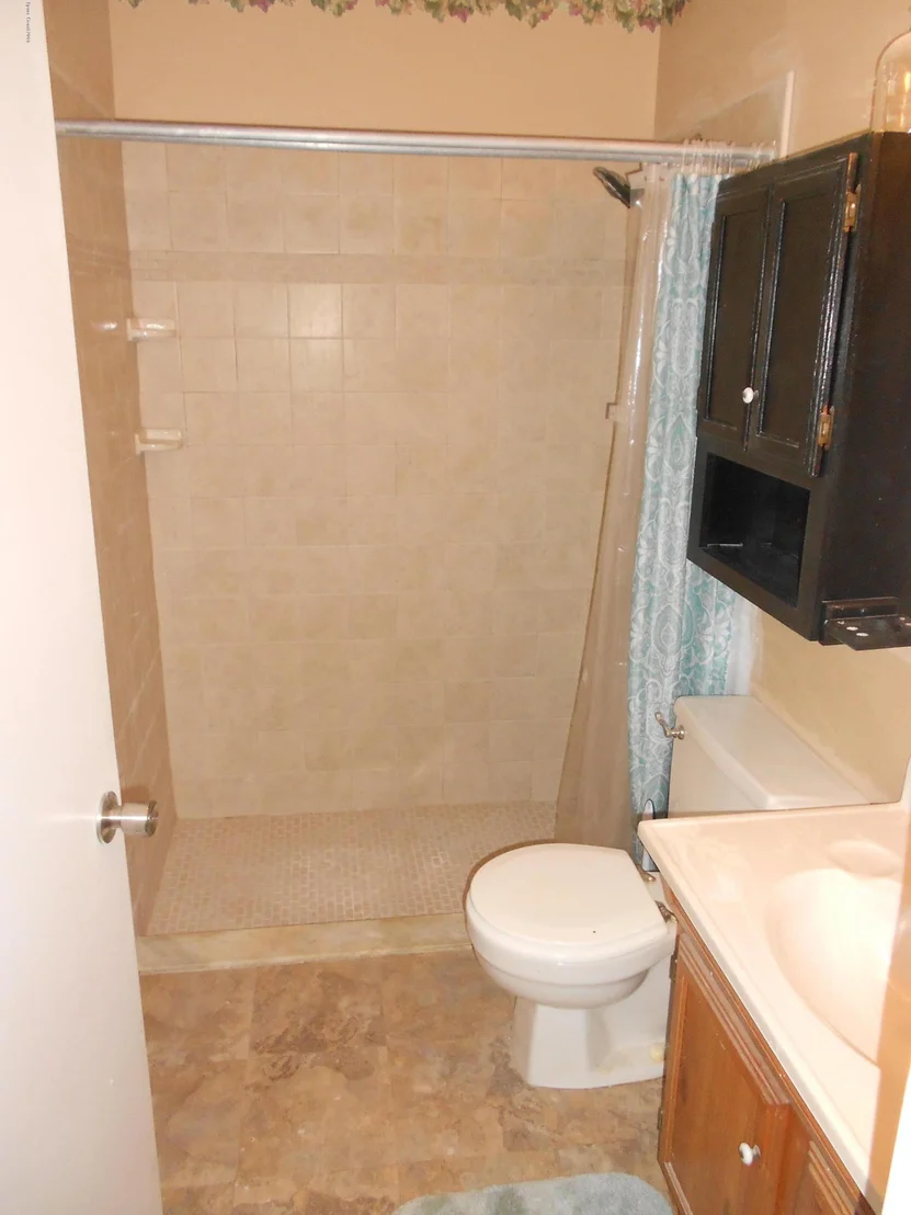 Photo of 1222 Mariposa Drive NE