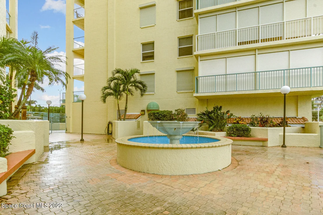 Photo of Unit 606 at 100 Riverside Drive