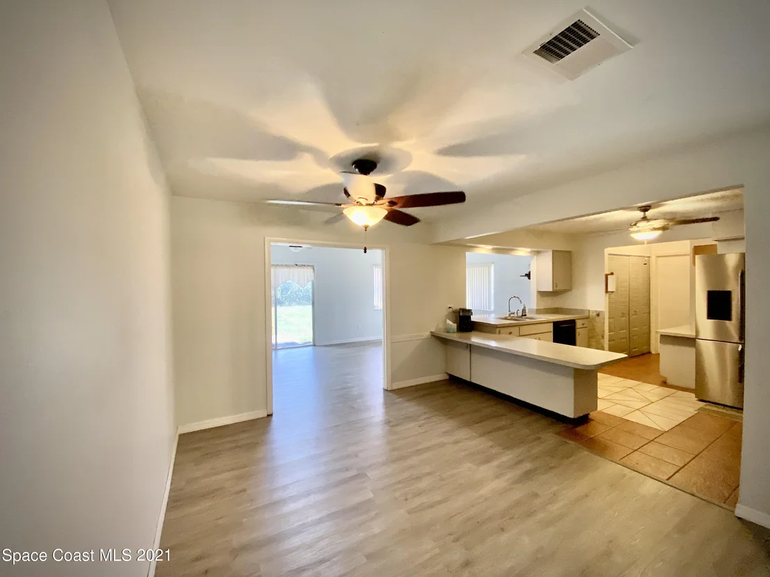 Photo of 1320 Mariposa Drive NE