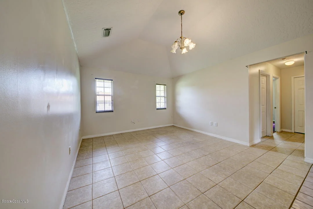 Photo of 307 SE Abello Road SE