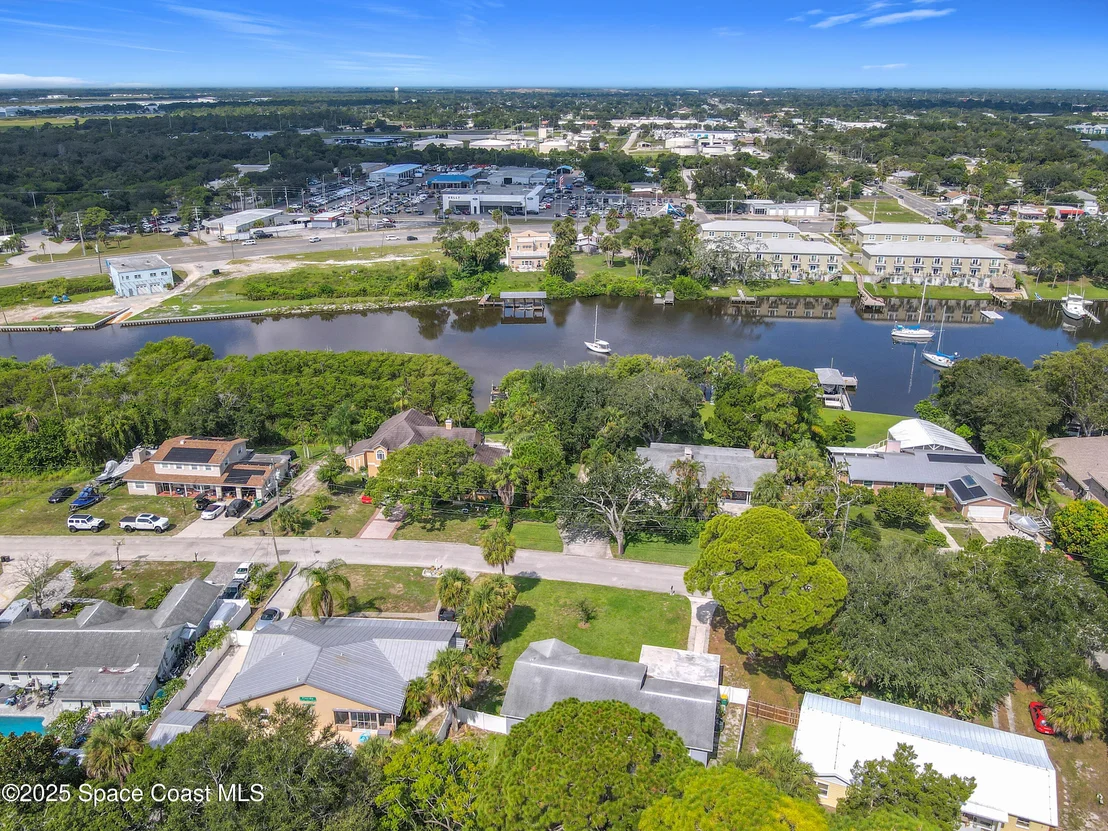 Photo of 819 W Whitmire Drive