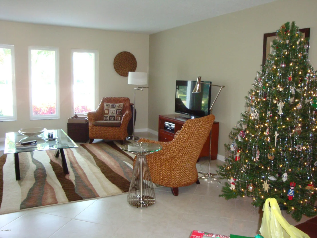 Photo of 635 Kingston Circle
