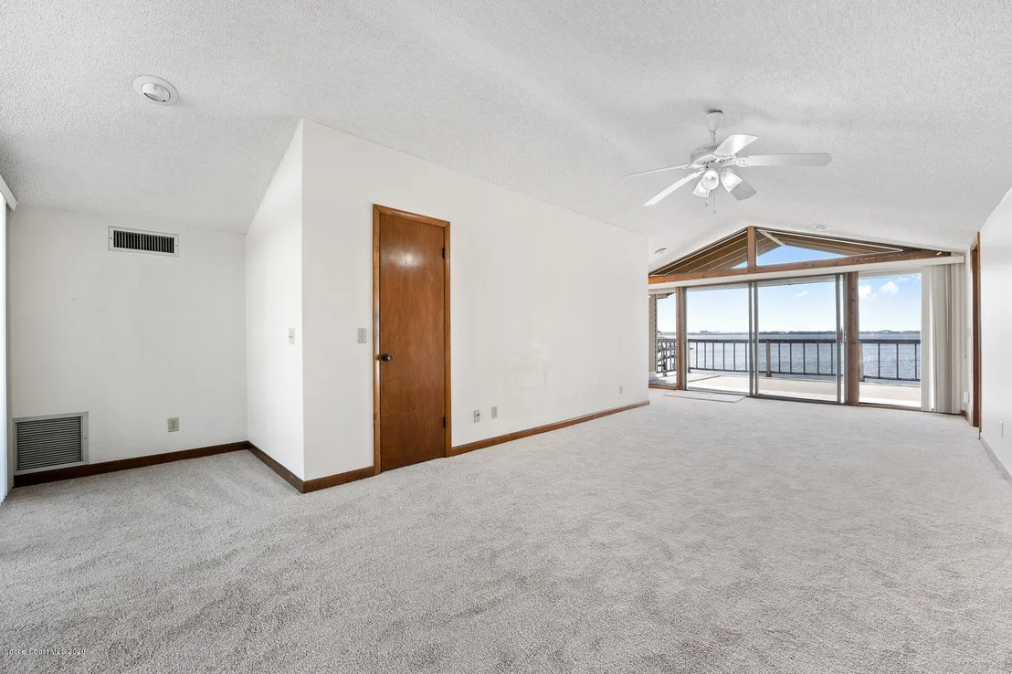 Photo of 447 Riverview Lane