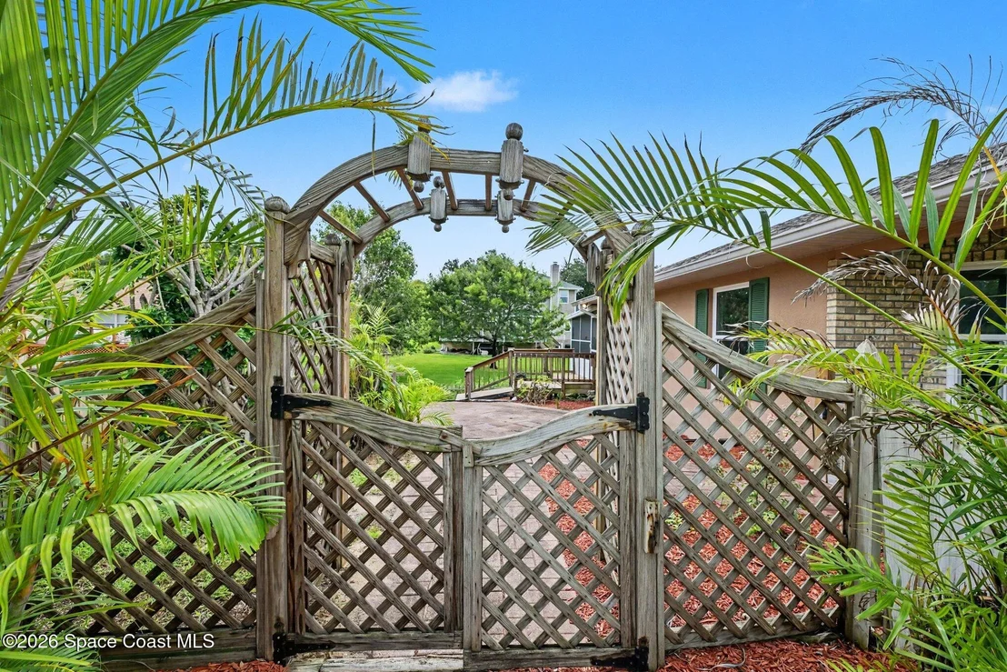 Photo of 1019 Mandarin Drive NE