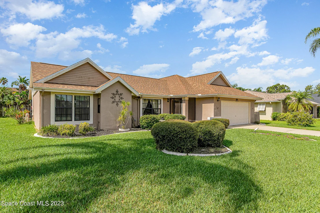 Photo of 1241 Lakeview Drive