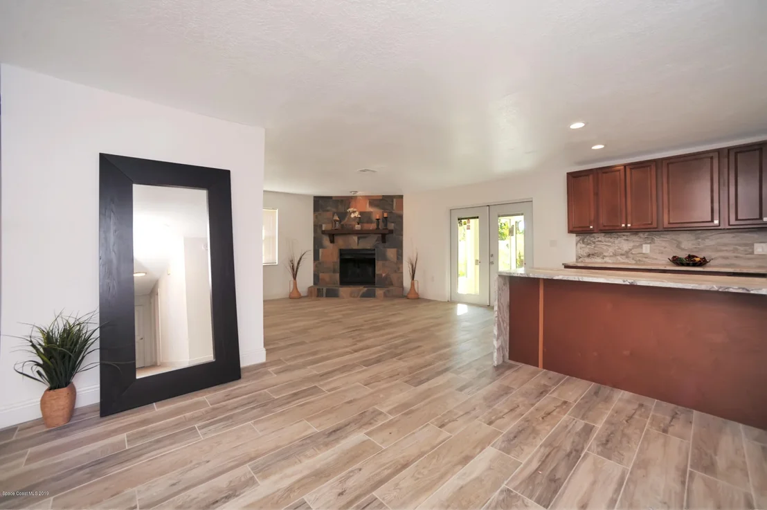 Photo of 1141 Fairlawn Drive