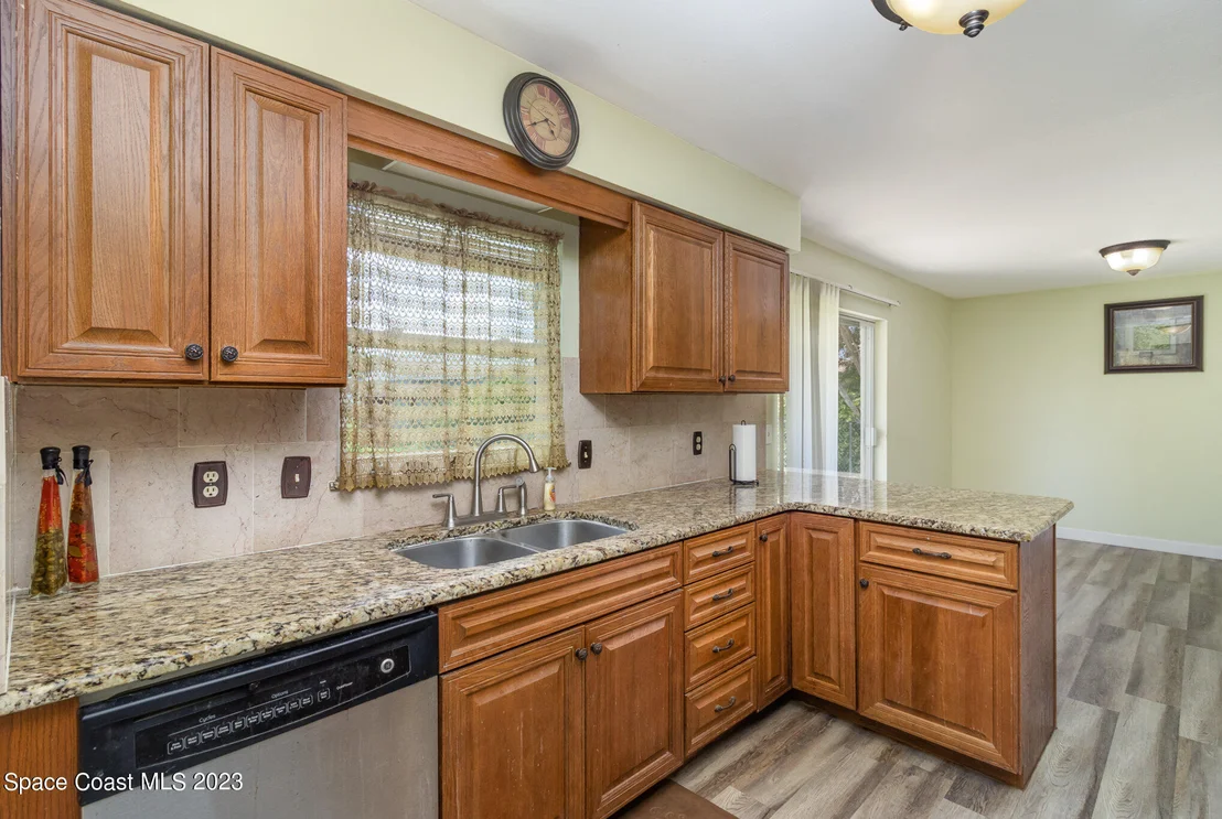 Photo of 1380 Estridge Drive