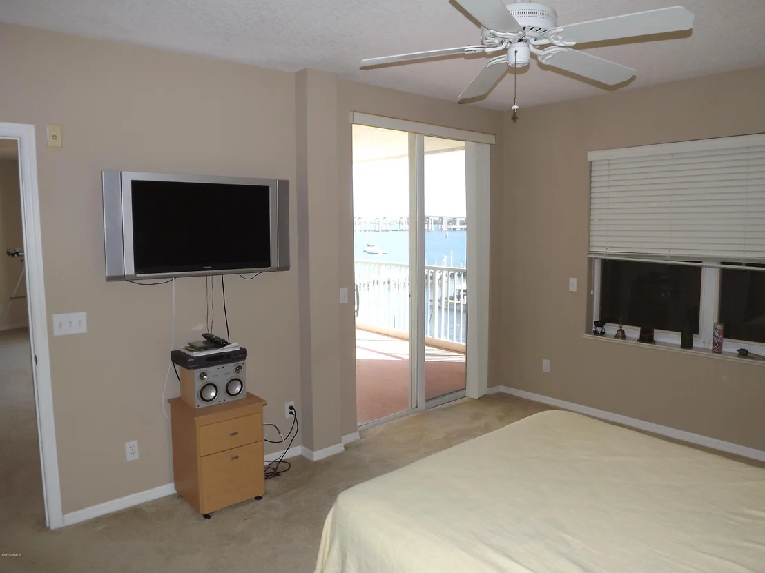 Photo of Unit 404 at 102 Riverside Drive