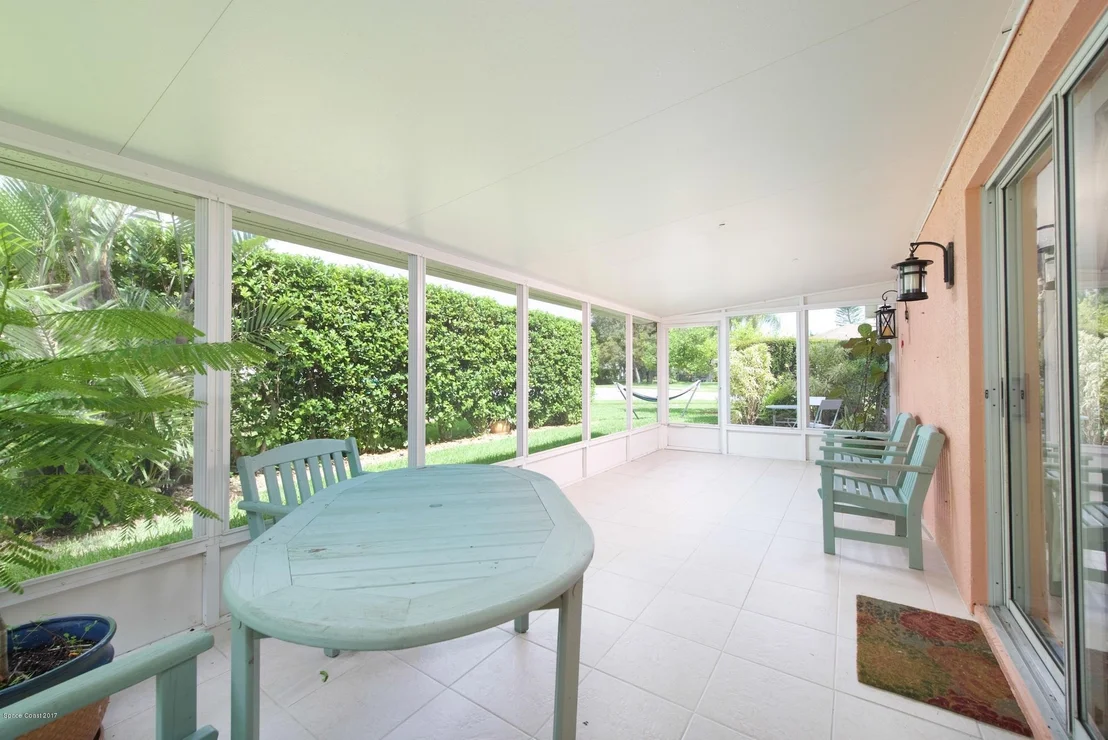 Photo of 976 Villa Drive