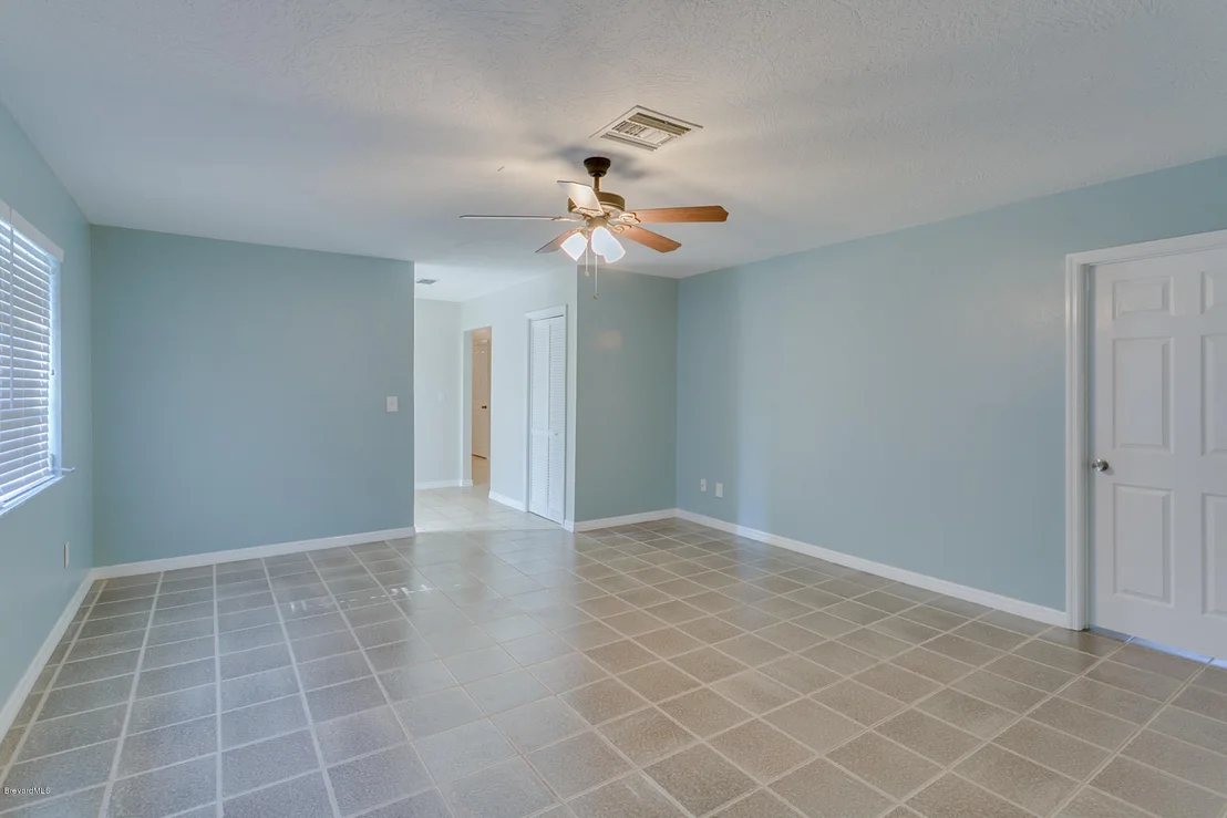 Photo of Unit 0 at 1835 Lansing Street