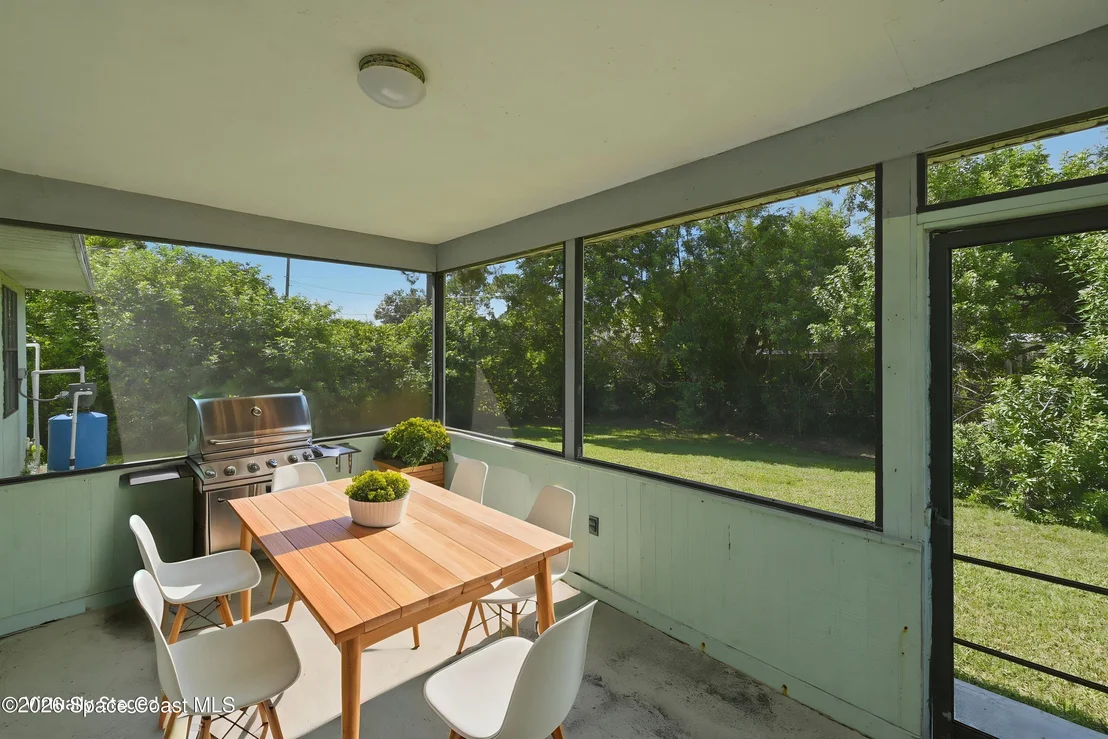 Photo of 2425 Cogan Drive SE