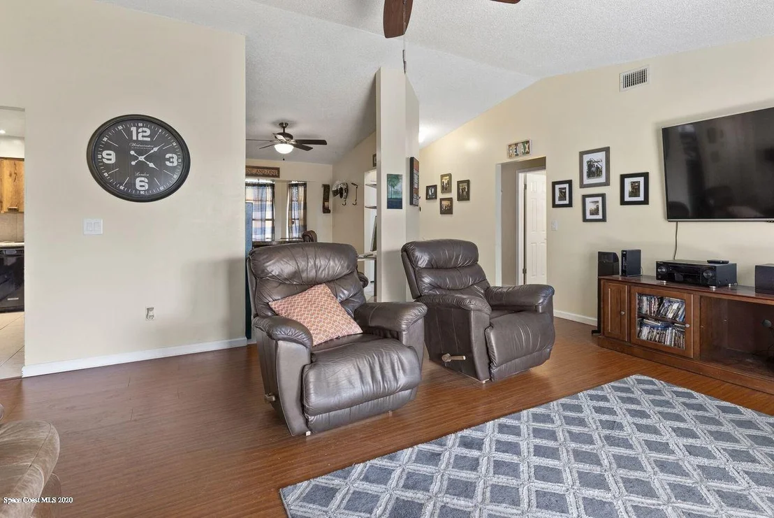Photo of 823 Levitt Parkway