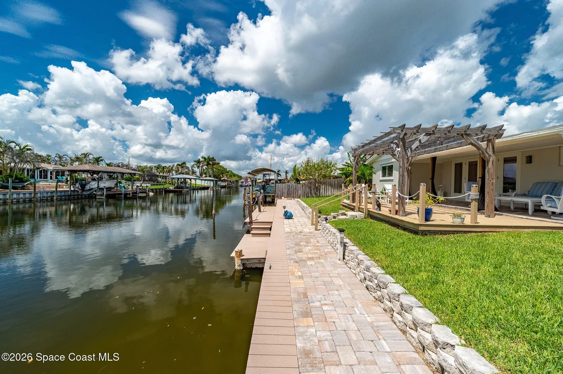 Photo of 452 Cardinal Drive