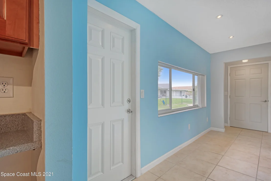 Photo of 652 Augusta Circle NE