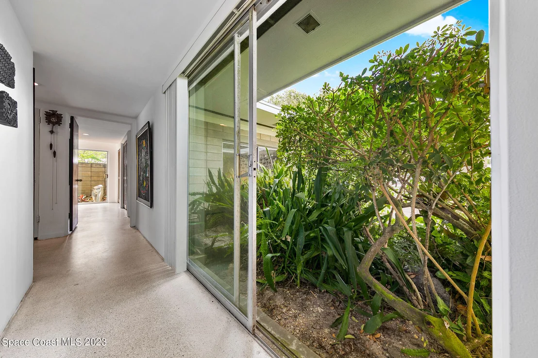 Photo of 598 Seabreeze Drive