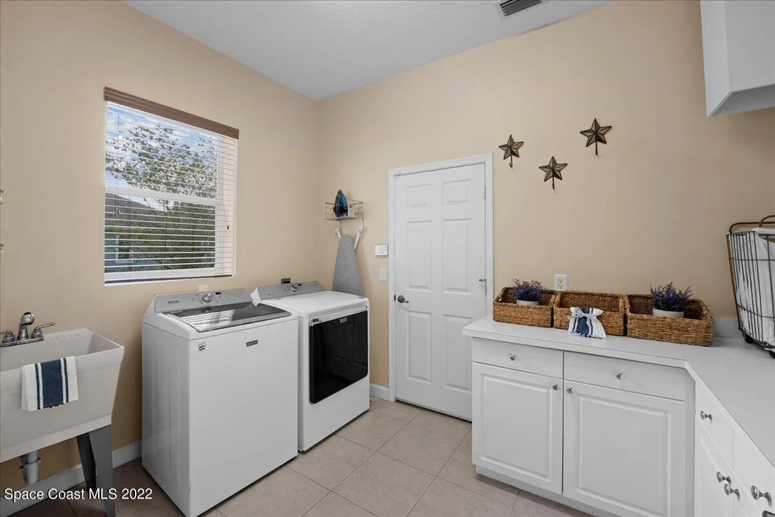 Photo of 2067 Windbrook Drive SE