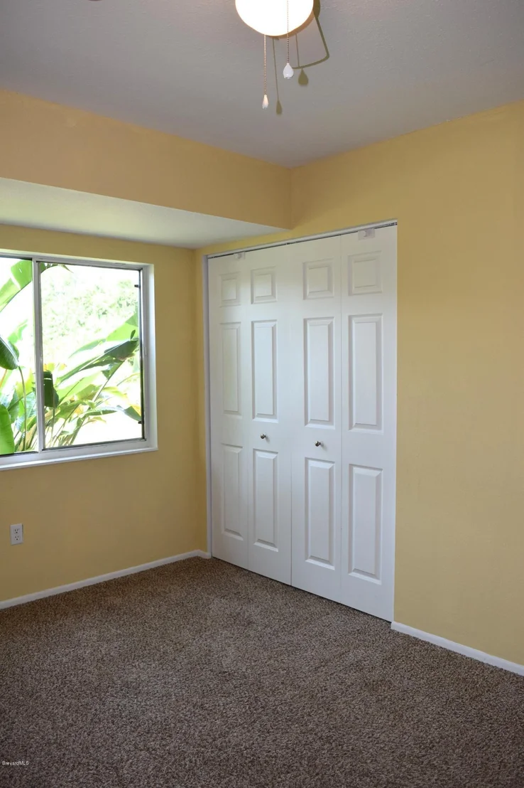 Photo of 881 Riviera Drive NE