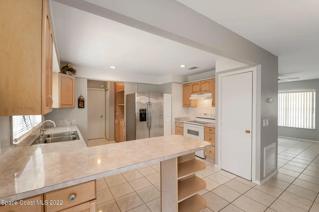 Photo of 1081 Mariposa Drive NE