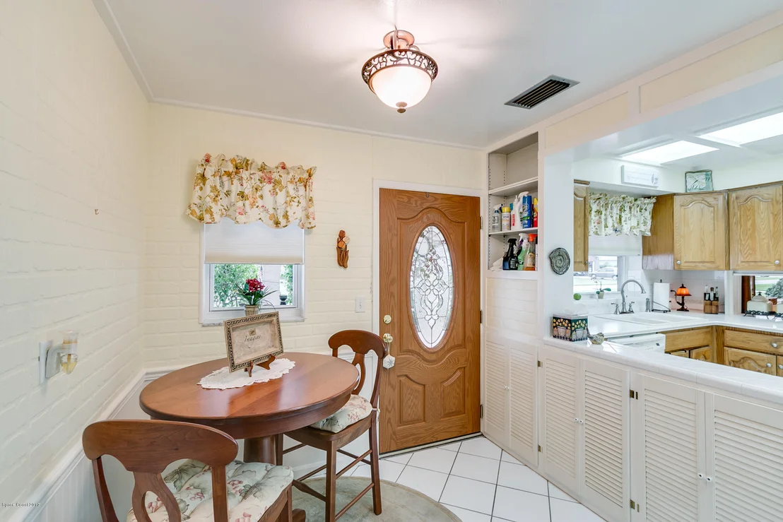 Photo of 821 Heron Road