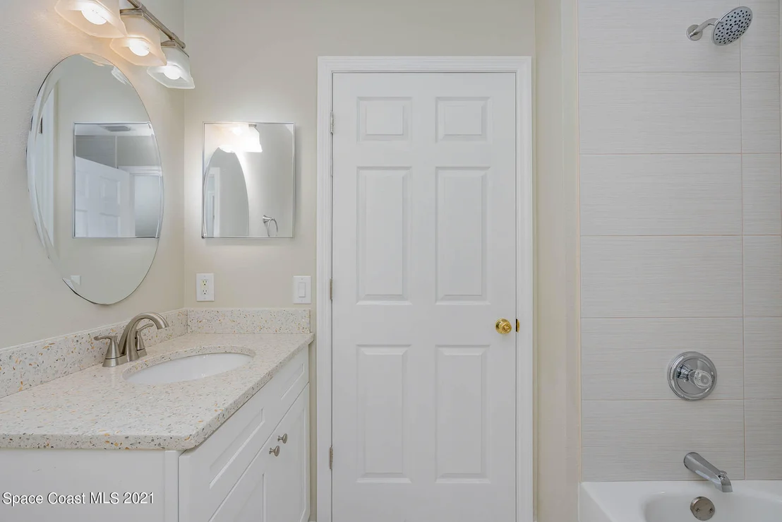 Photo of Unit 103 at 950 Luminary Circle