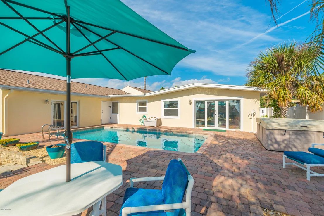 Photo of 423 Angelo Lane