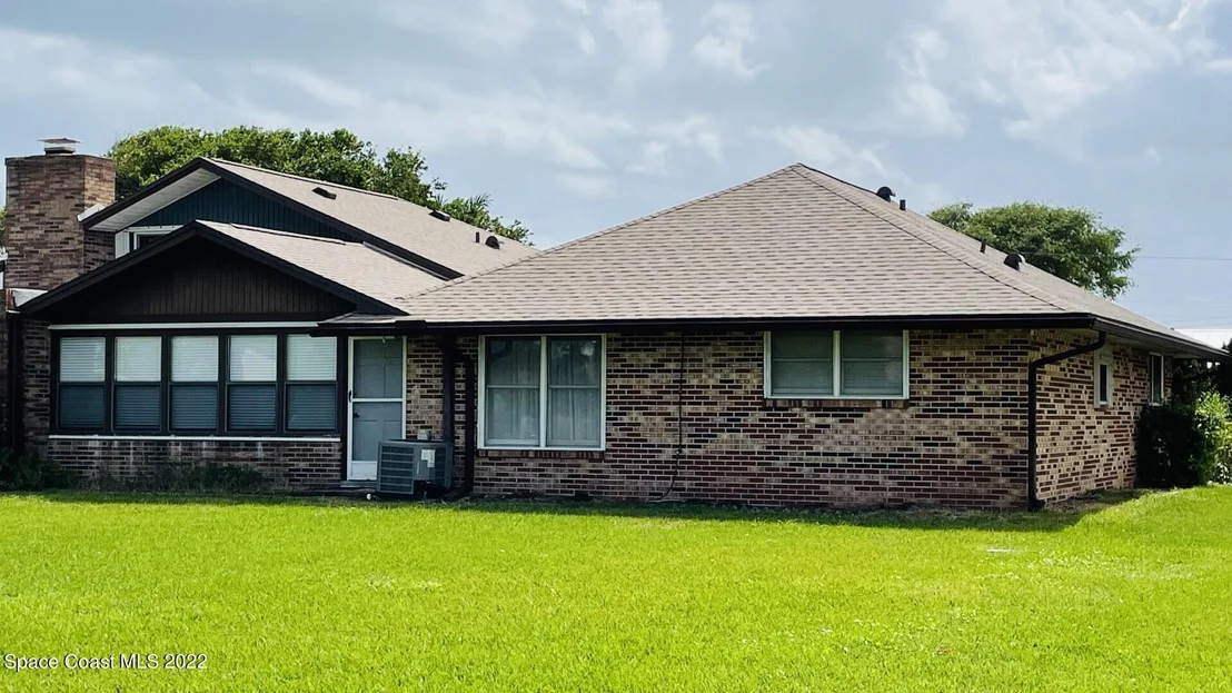 Photo of 216 Chalet Avenue