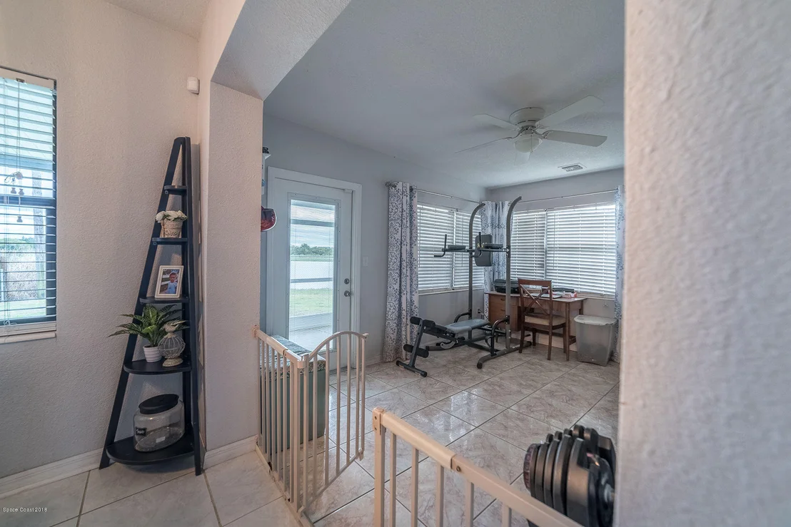 Photo of 812 W Highland Drive
