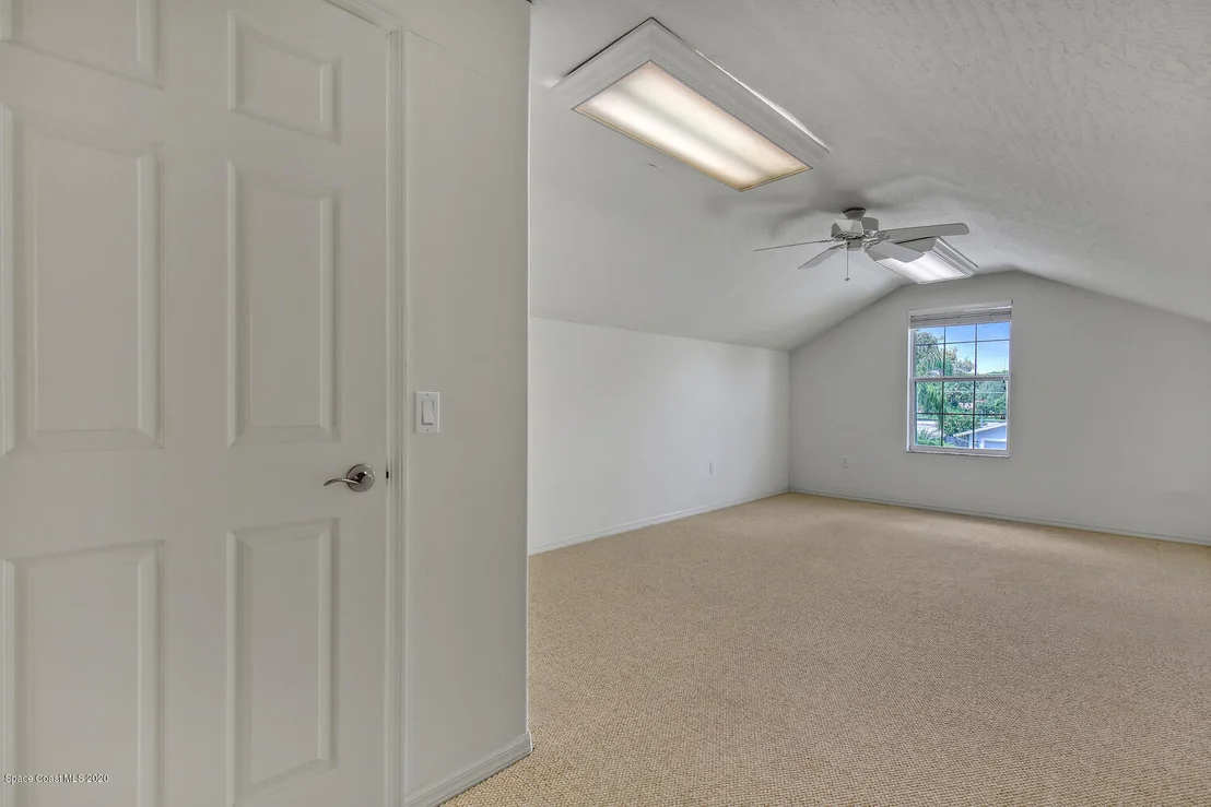 Photo of 975 Pineland Drive