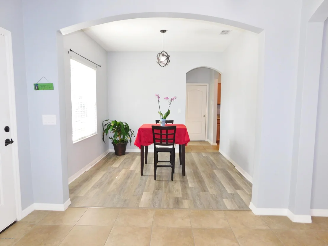 Photo of 1102 Morgan Circle NE