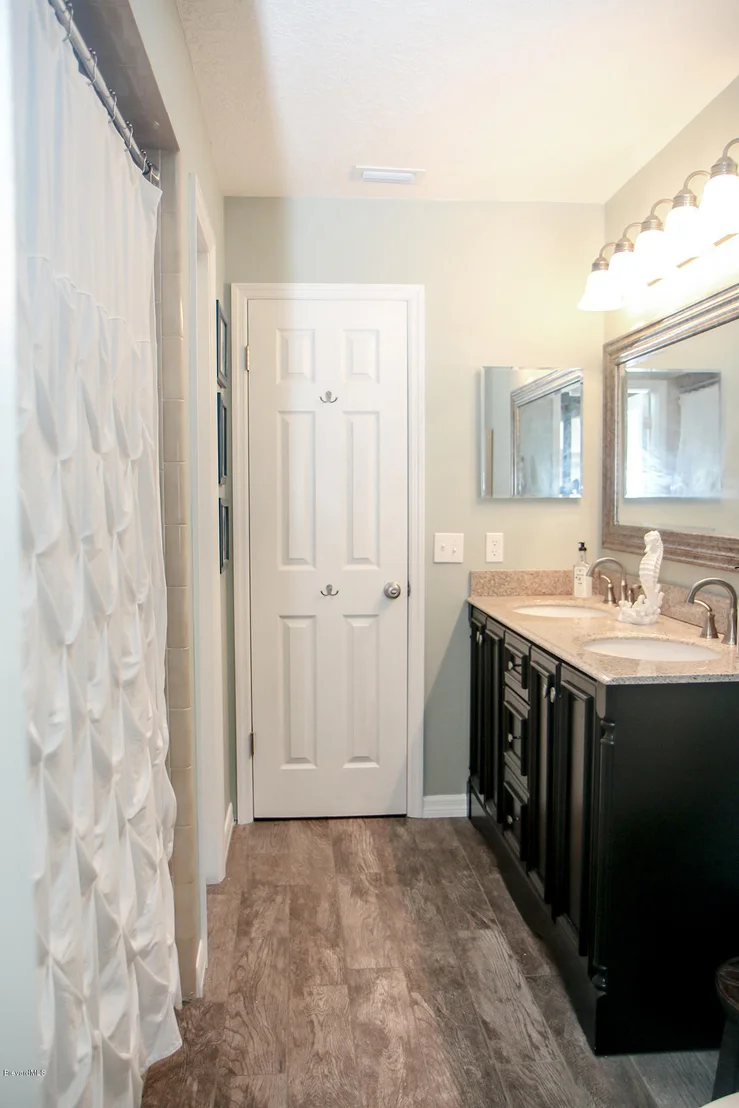 Photo of 595 Deerfield Drive