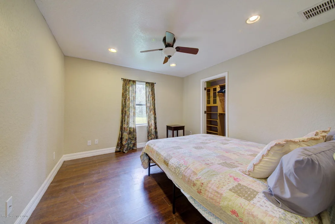 Photo of 1043 Green Road
