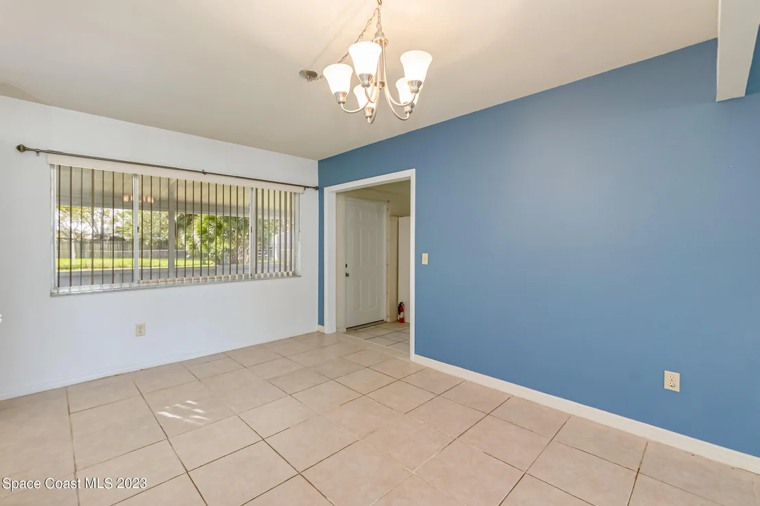 Photo of 1384 Ethel Circle NE