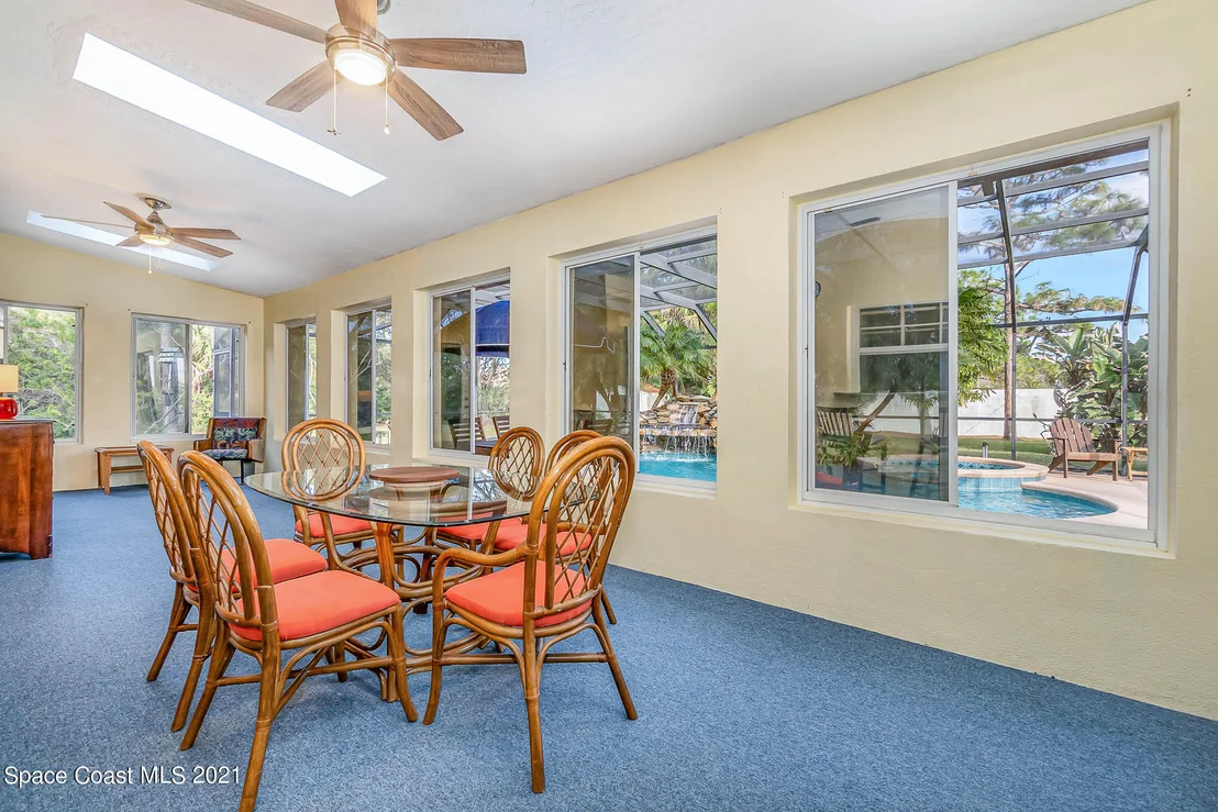 Photo of 2555 Macdonald Lane