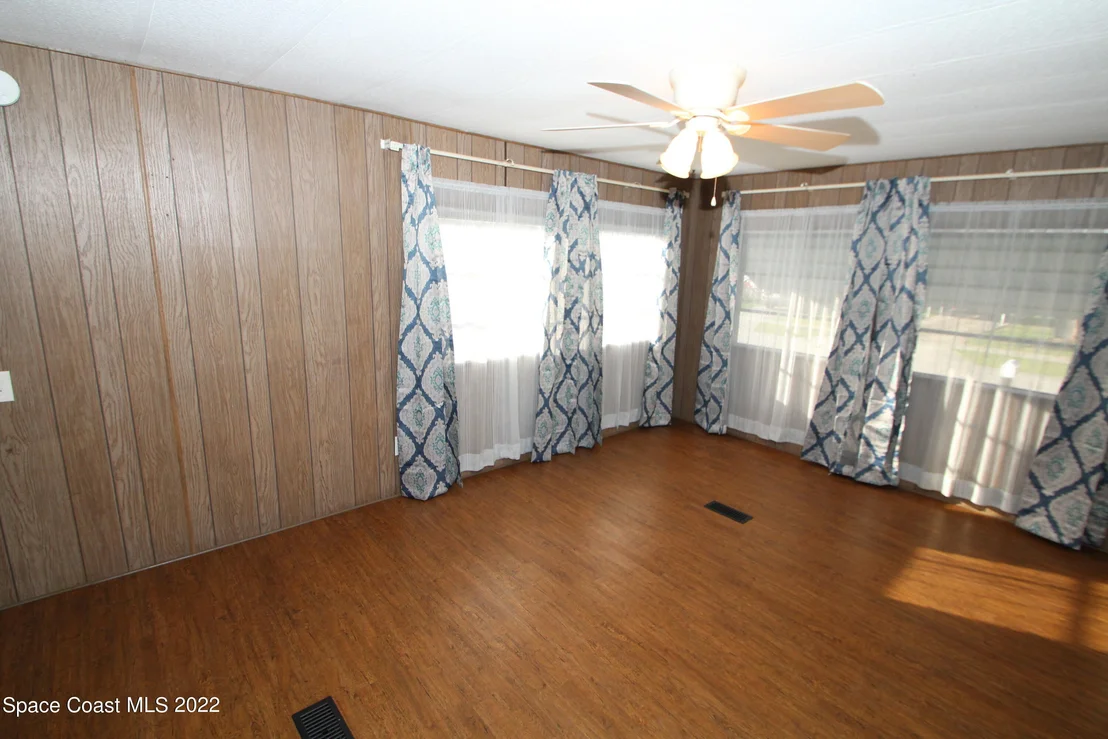 Photo of 2522 Amberly Road NE