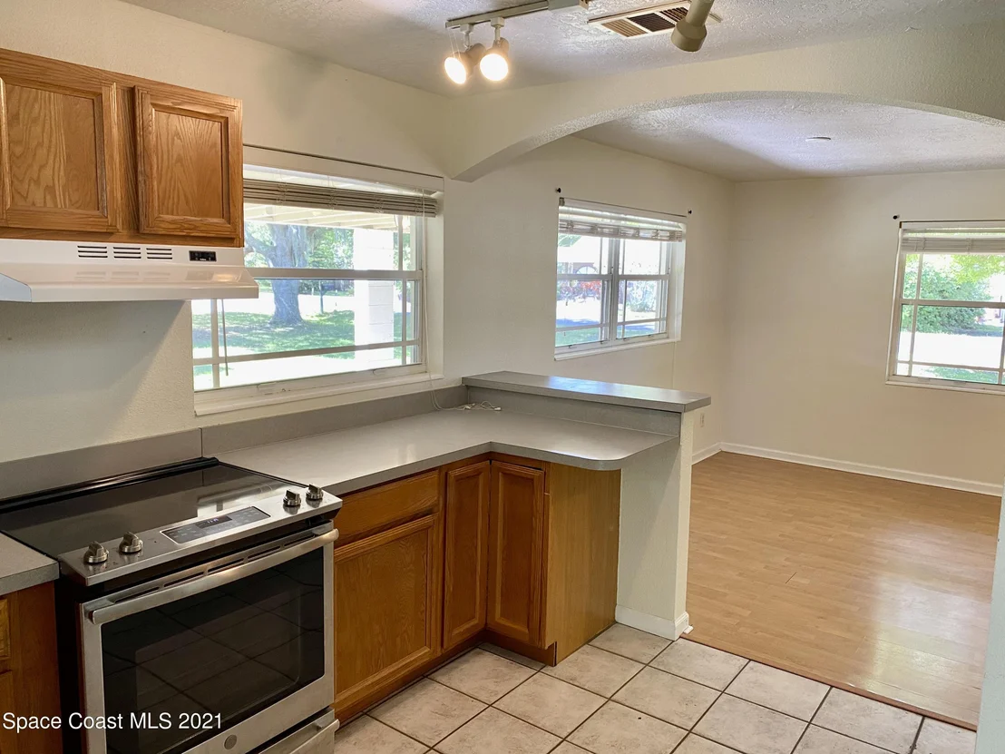 Photo of 2295 Commodore Boulevard