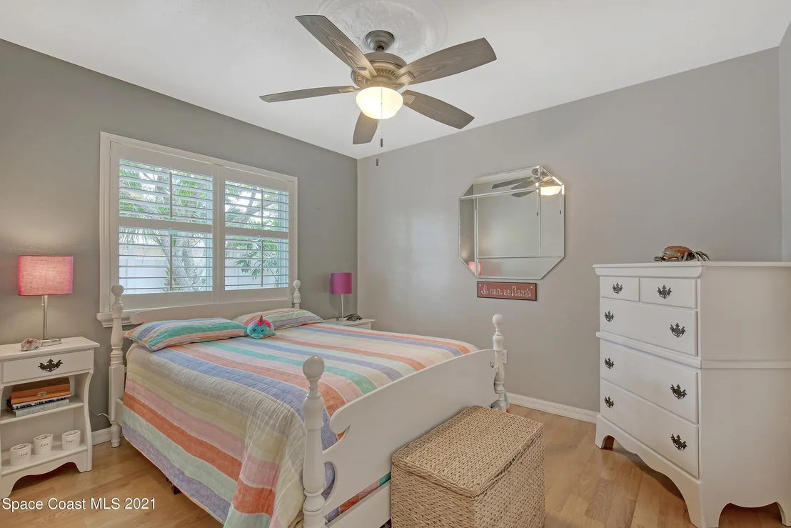Photo of 895 Riviera Drive NE