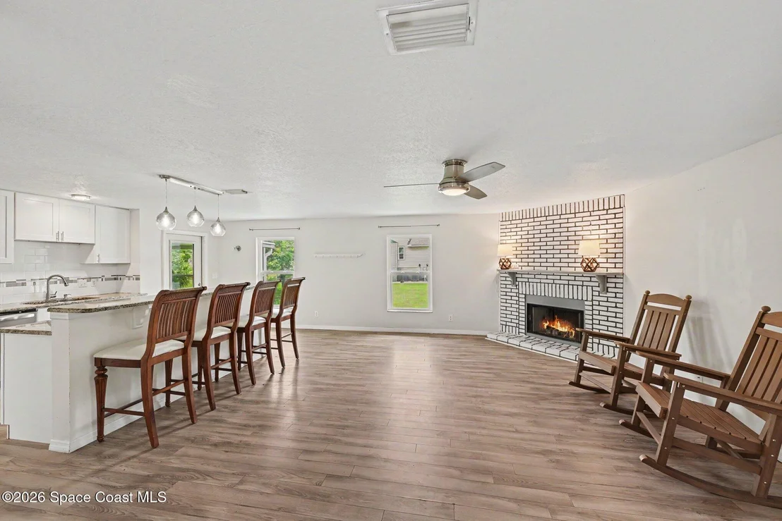 Photo of 1019 Mandarin Drive NE