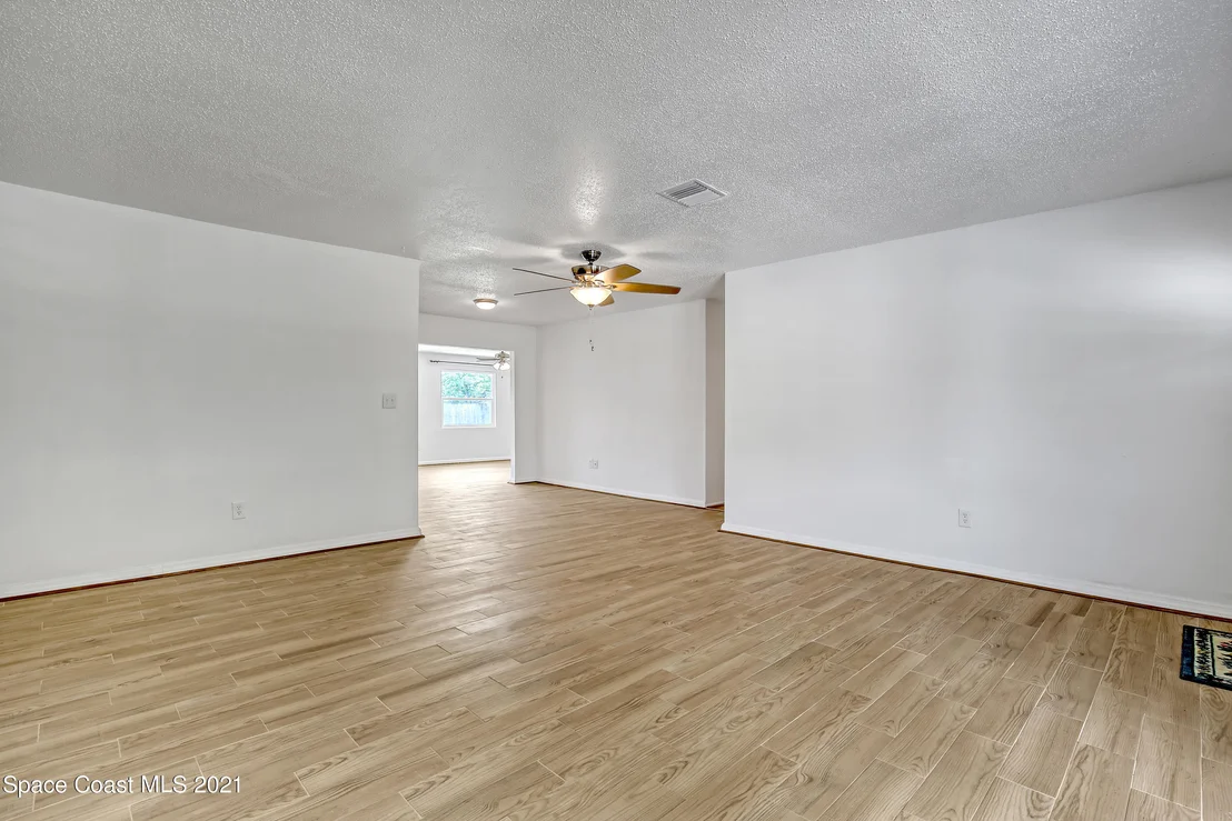 Photo of 1415 Cindy Circle NE