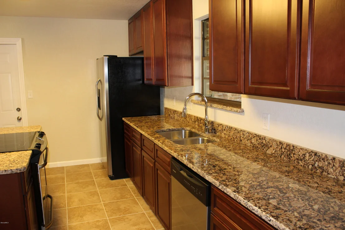 Photo of 1833 Oakwood