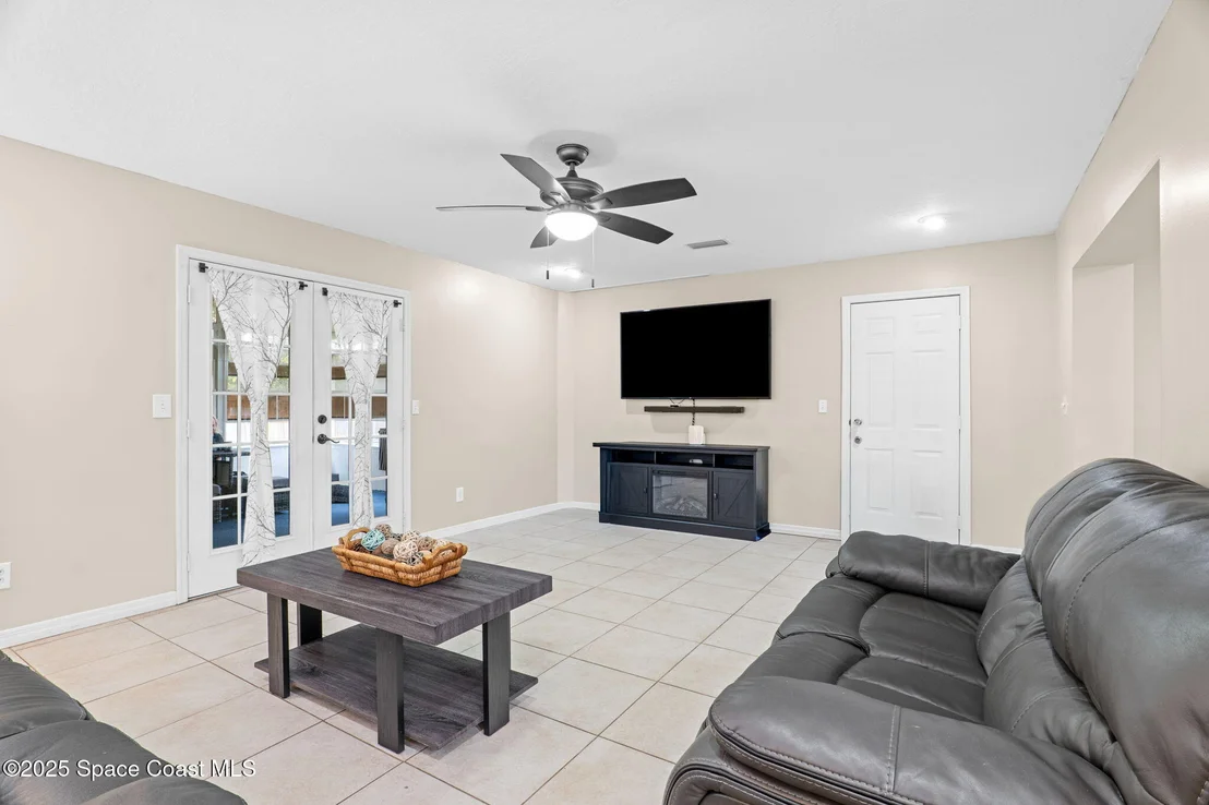Photo of 999 Emerald Road SE