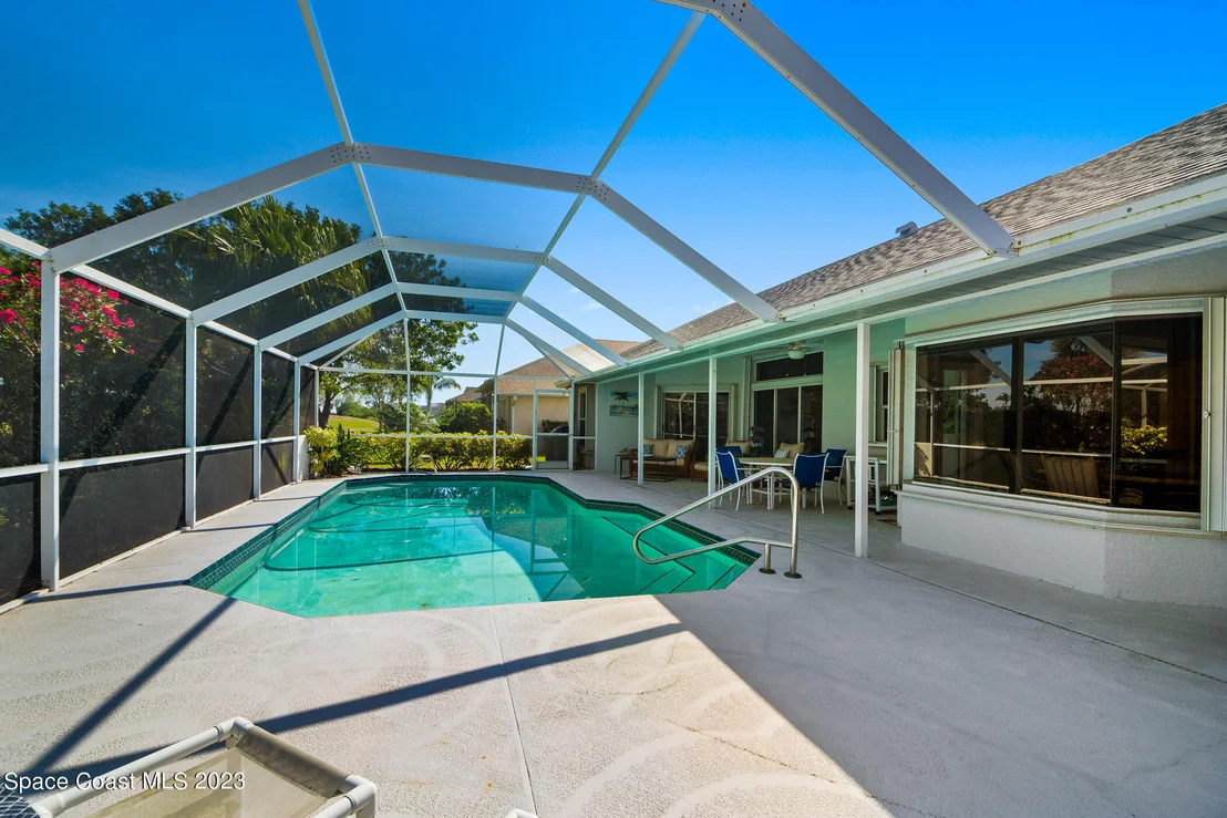 Photo of 2398 Golf Vista Boulevard