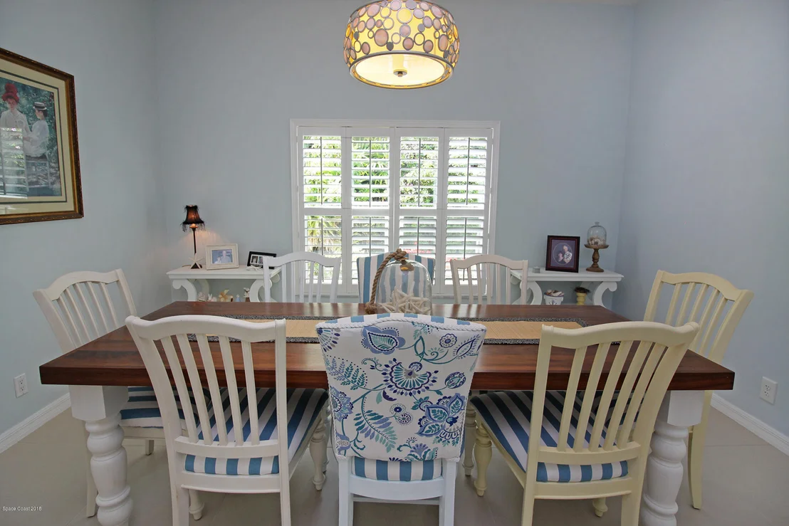 Photo of 5870 Riverside Drive