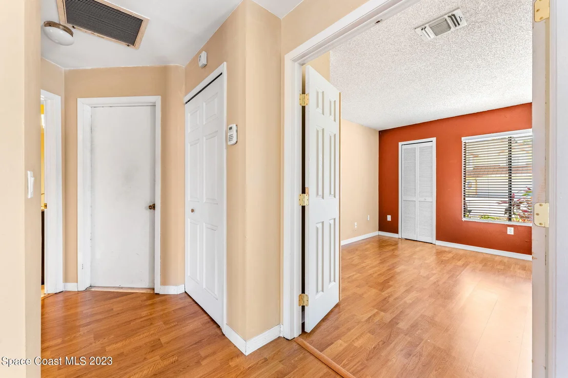 Photo of 770 White Pine Avenue