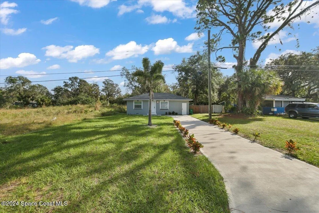 Photo of 2651 Pineapple Avenue