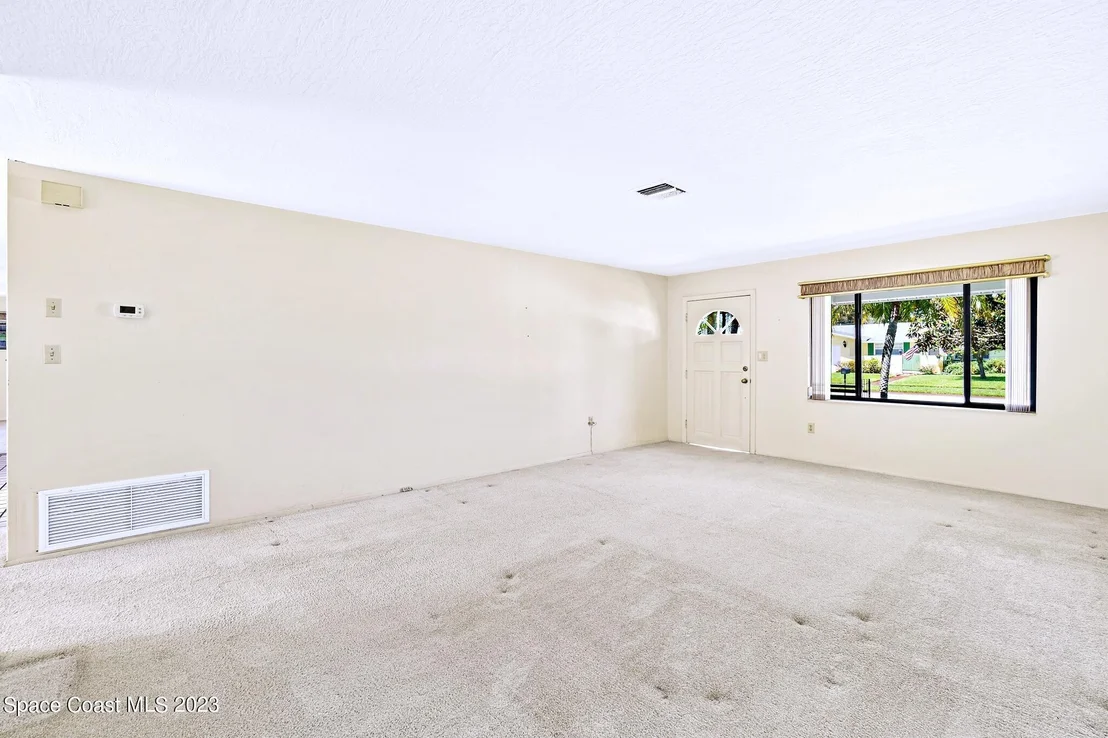 Photo of 899 Jefferson Road