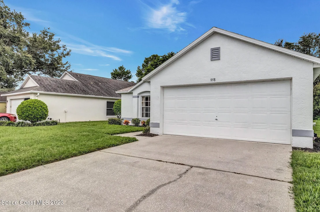 Photo of 958 Pine Creek Circle NE