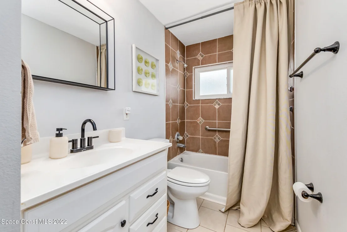 Photo of 1155 Abbey Circle NE
