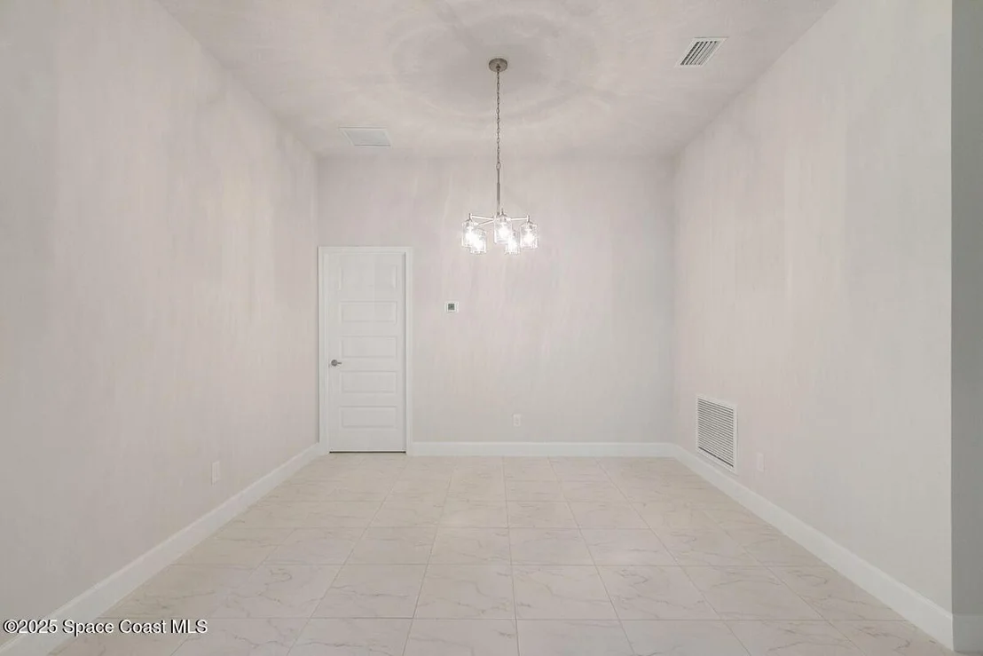Photo of 945 NW Kylar Drive NW
