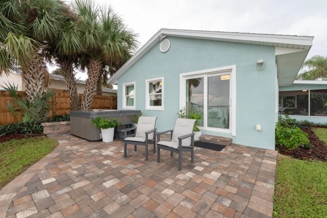 Photo of 2129 Pineapple Avenue