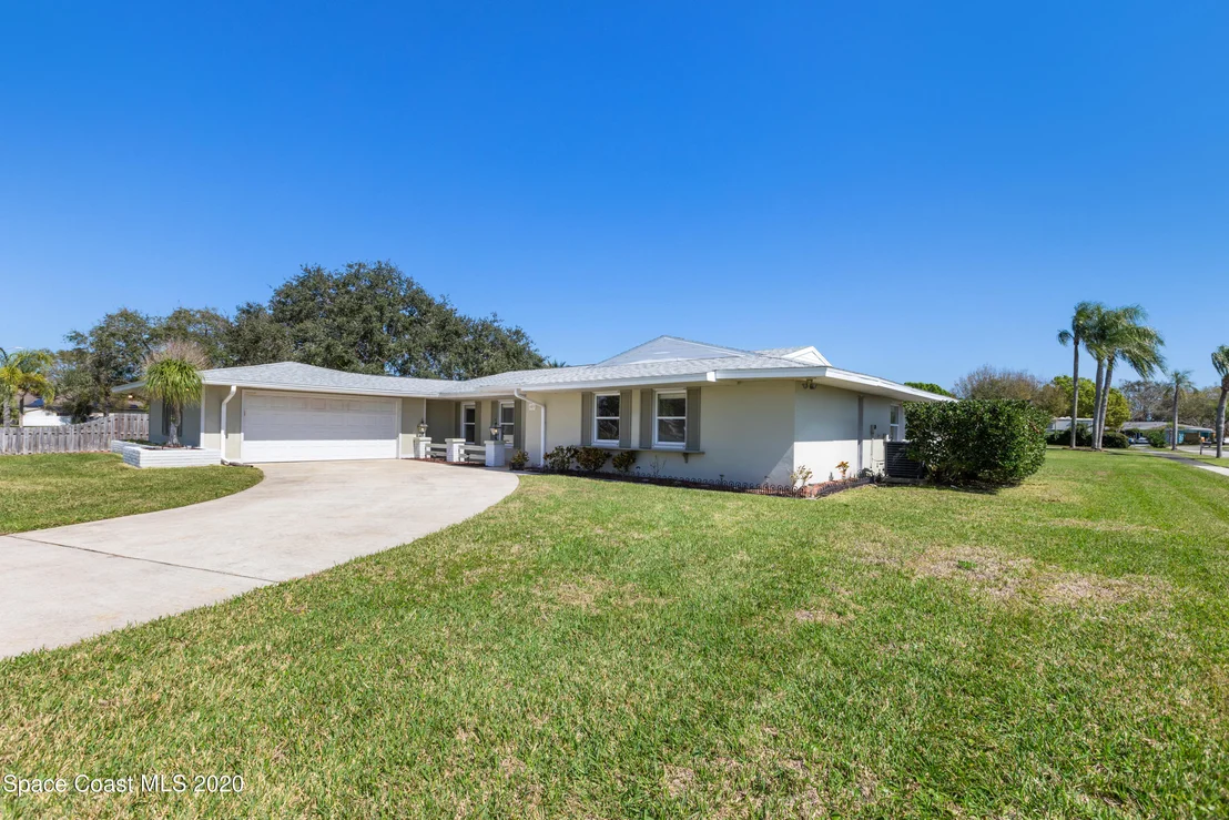 Photo of 609 Roberts Lane NE